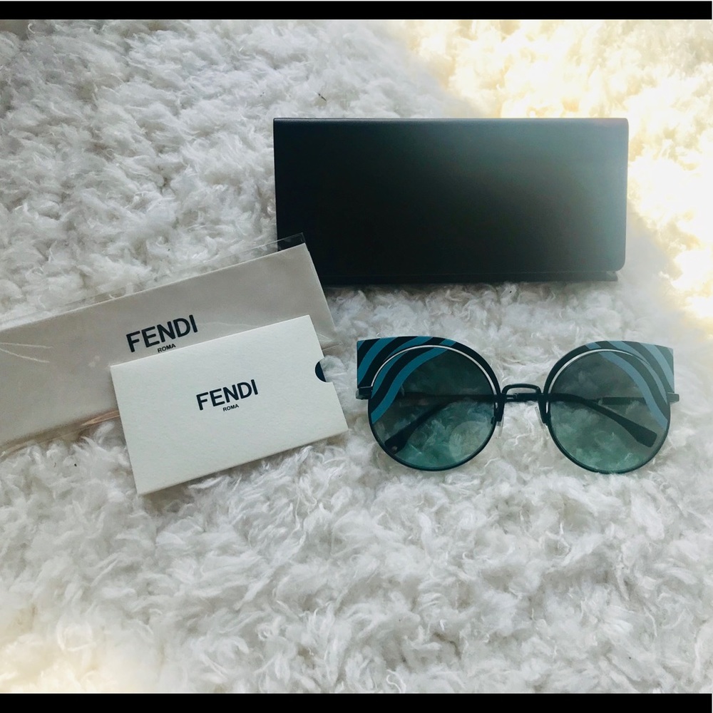 FINAL SALE $600 NWT AUTHENTIC Fendi Sunglasses - Picture 1 of 5